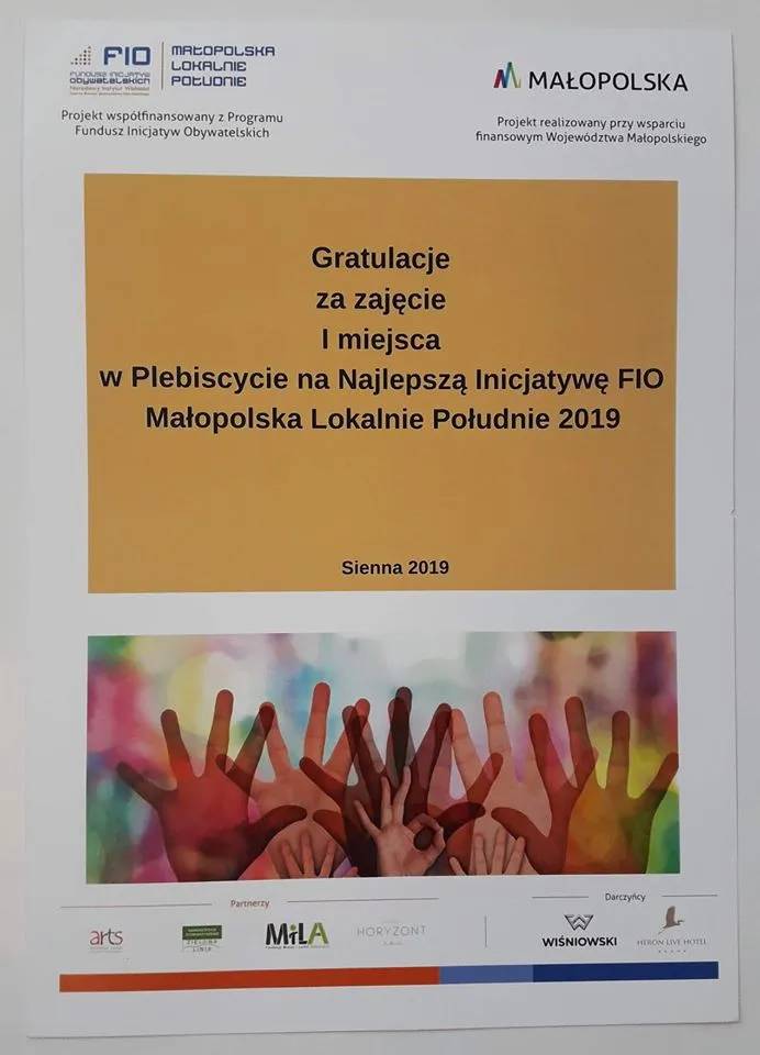 Obraz przedstawia dyplom za zajęcie 1 miejsca w Plebiscycie na Najlepszą Inicjatywę FIO Małopolska Lokalnie Południe 2019.